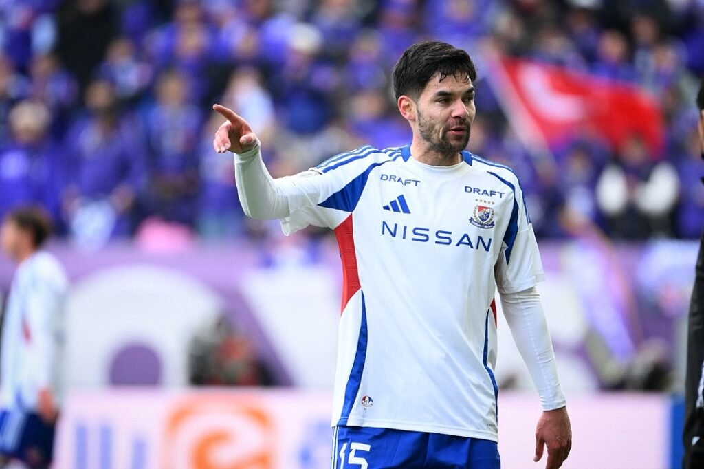 Debut j league 🇯🇵 we will regroup, stick together and fight for the win in the derby 💪🏼 arig