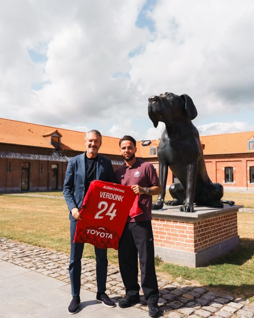 𝑪𝒂𝒍𝒗𝒊𝒏 𝑽𝒆𝒓𝒅𝒐𝒏𝒌, 𝒑𝒓𝒆𝒎𝒊𝒆𝒓 𝒊𝒏𝒅𝒐𝒏𝒆́𝒔𝒊𝒆𝒏 𝒅𝒆 𝒍’𝒉𝒊𝒔𝒕𝒐𝒊𝒓𝒆 𝒅𝒆 (1)