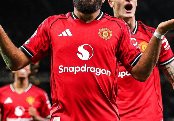 Manchester United rayakan kemenangan atas Brighton di Old Trafford.