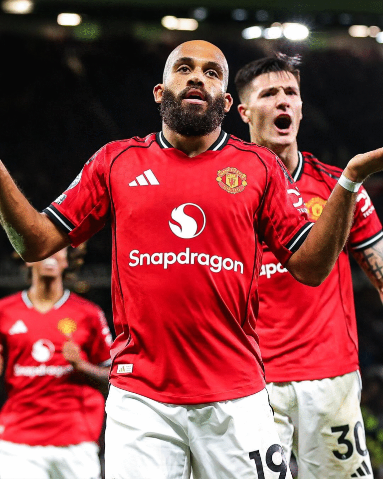 Manchester United rayakan kemenangan atas Brighton di Old Trafford.