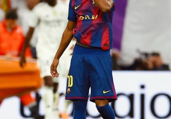 Lamine Yamal tampak frustrasi setelah gagal mencetak gol di laga El Clasico melawan Real Madrid